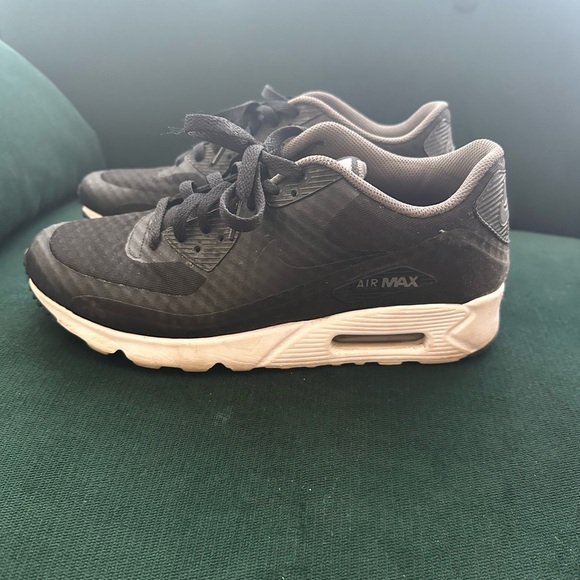 Nike Other - Black and White Air Max Sneakers